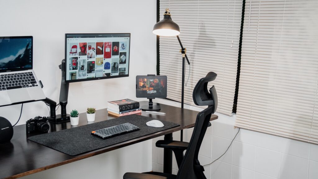 ไอเดียจัดโต๊ะทำงานสไตล์มินิมอล สาย Work From Home